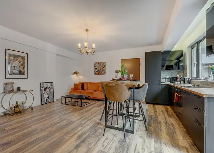 Downtown Vintage Chic