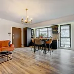 Downtown Vintage Chic *