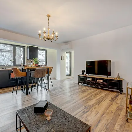 Downtown Chic Apartment, Ideal For Families And Groups! Bucareste