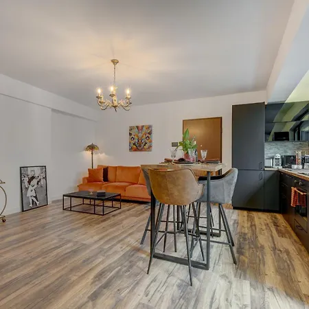 Downtown Chic Apartment, Ideal For Families And Groups!