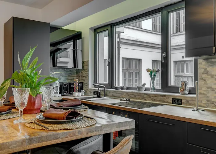 Downtown Vintage Chic *